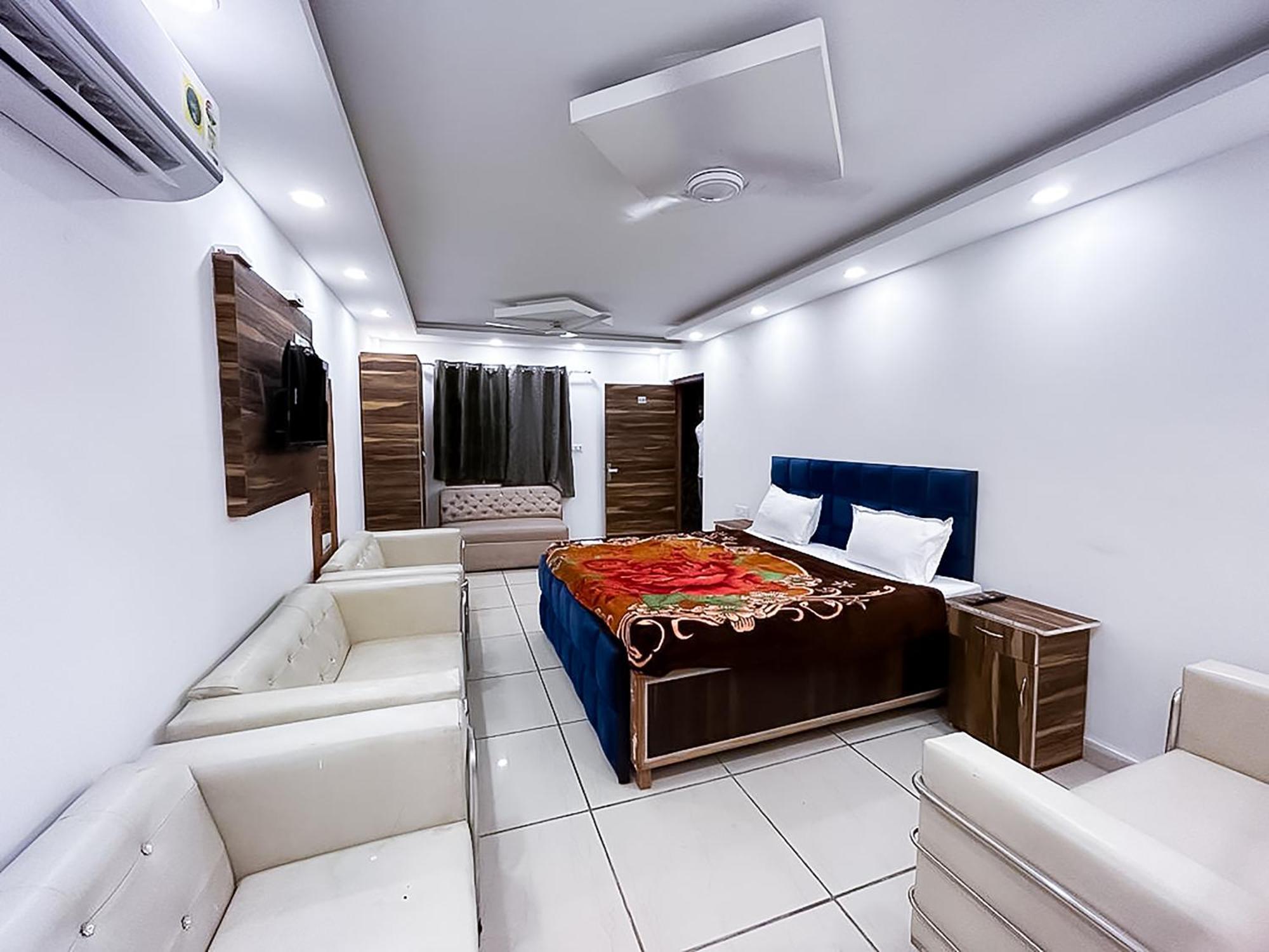 Hotel Js Garden - Near Jaypee Hospital Noida Extérieur photo
