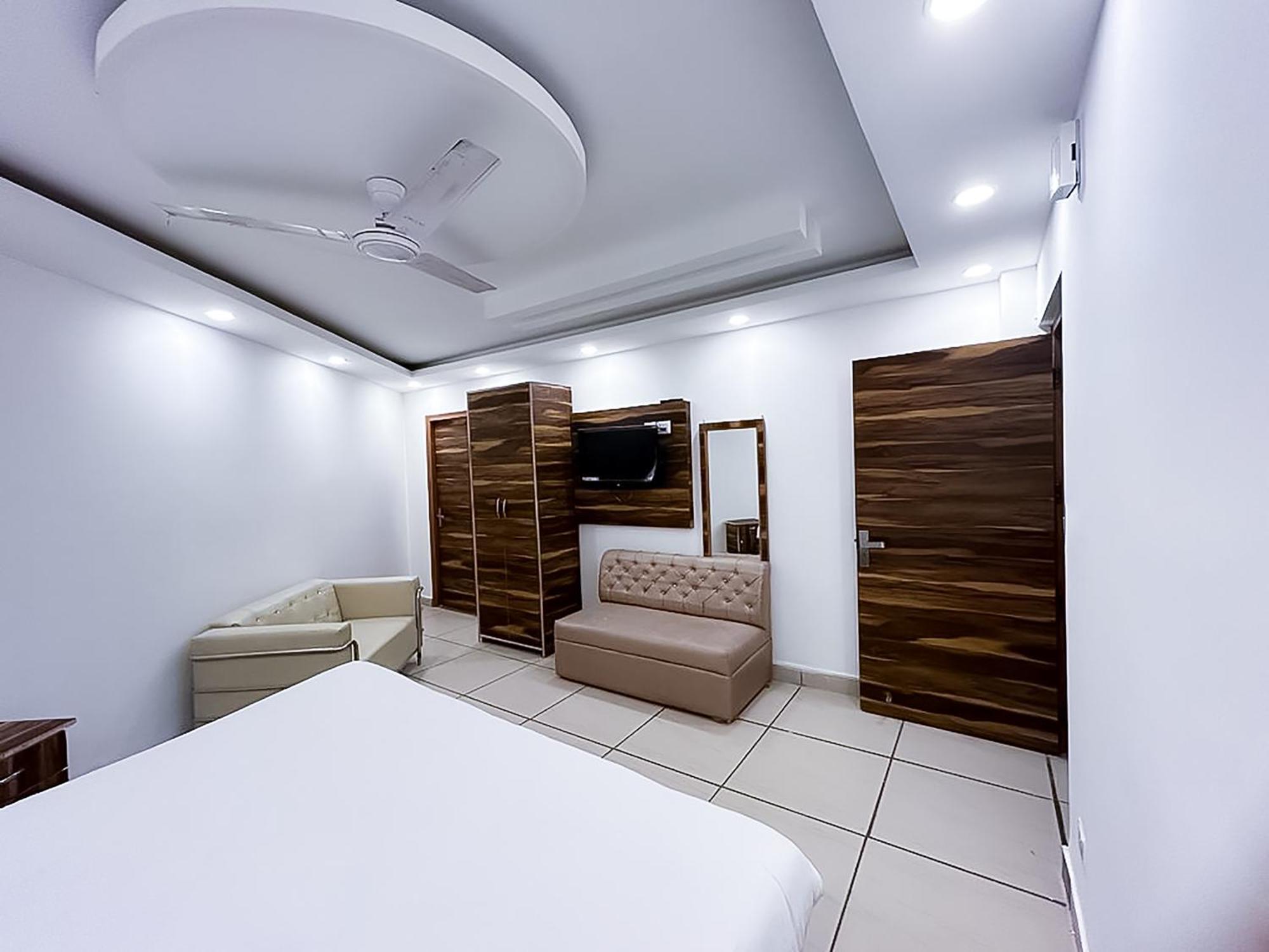Hotel Js Garden - Near Jaypee Hospital Noida Extérieur photo